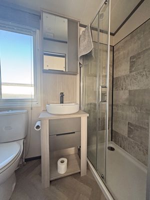 Ensuite- click for photo gallery
